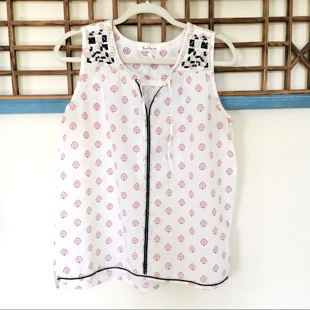 2/$20 🎈Cotton cream colored boho tank top with navy blue & gold embroidery, med